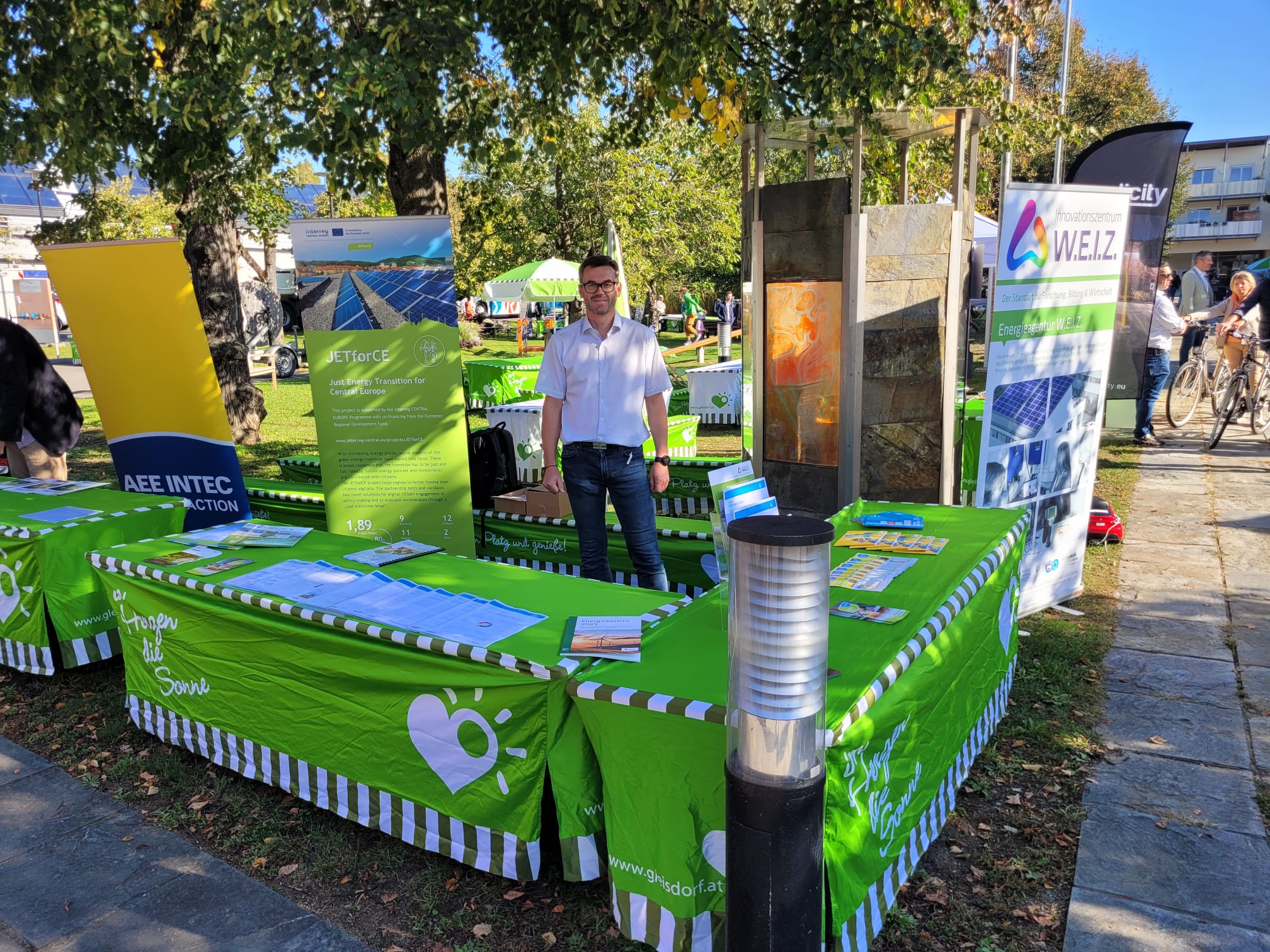 The booth of the Innovation Centre W.E.I.Z. at the Environmental Festival in Gleisdorf, with the project team member Günther Maier presenting the JETforCE Project to the visitors